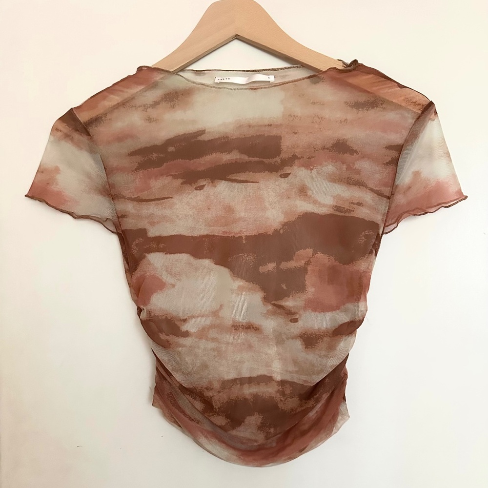 Short sleeve mesh top